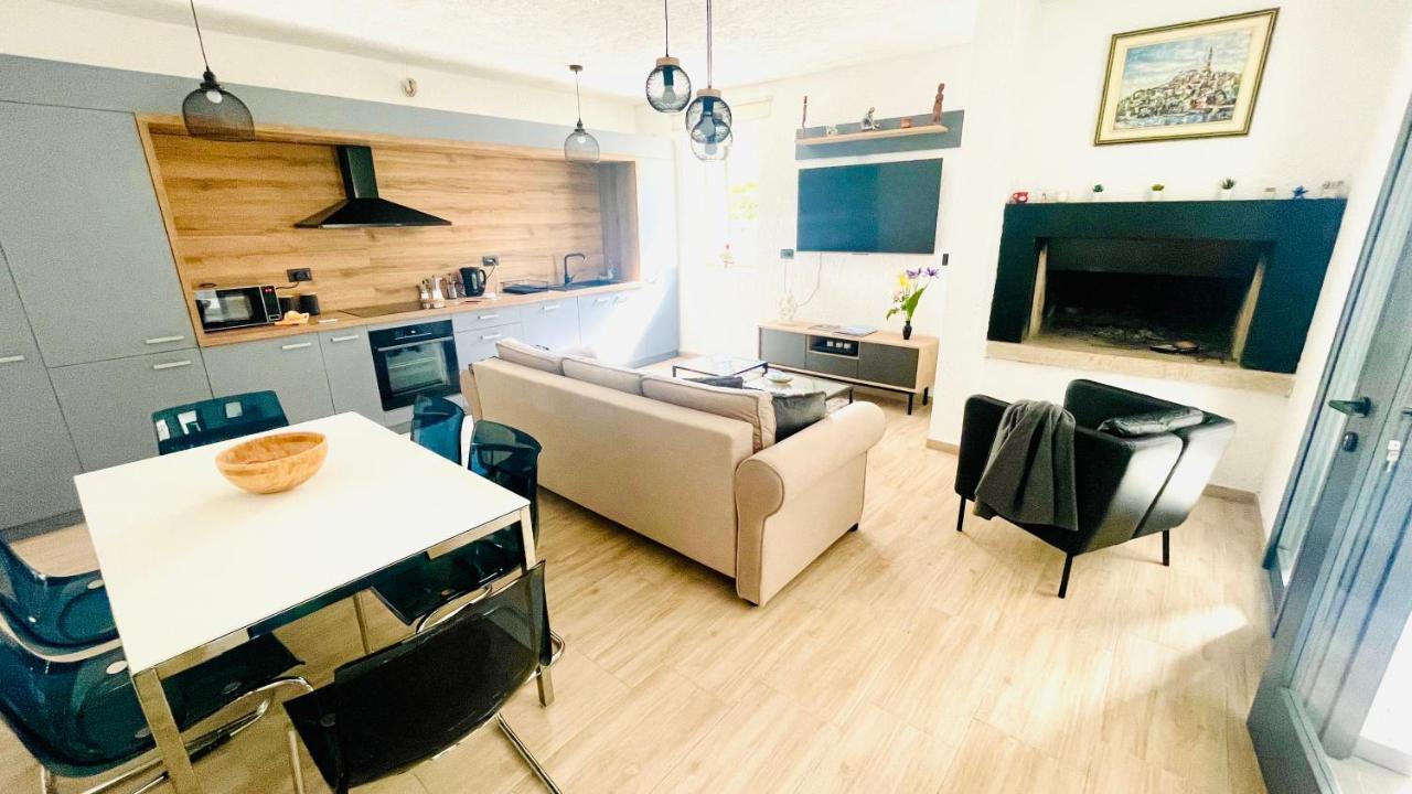 Modern Apartment With Fireplace & Stylish Kitchen Канфанар Екстериор снимка